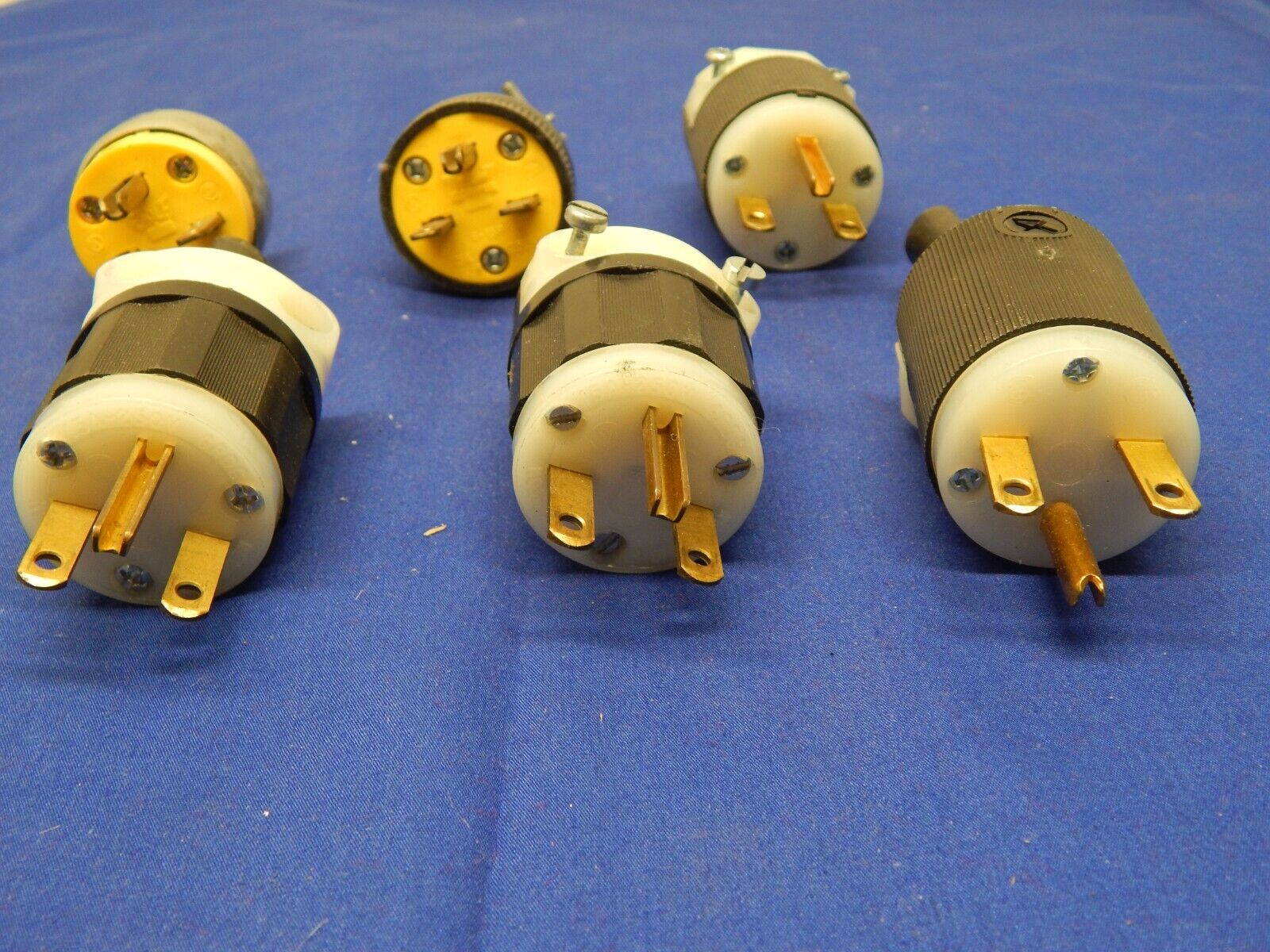 NEMA 6-15P 15A 250V Male Plug, Lot of 7 NEMA 6-15P 15A 250V Male Plug, Lot of 7